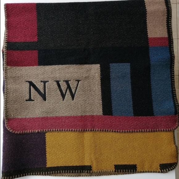 Classic Burberry Puncho customized with NW initial - Picture 4 of 6